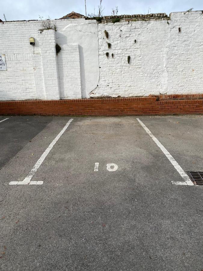 Luxury 2 Bedroom W/ Free Parking Apartment York